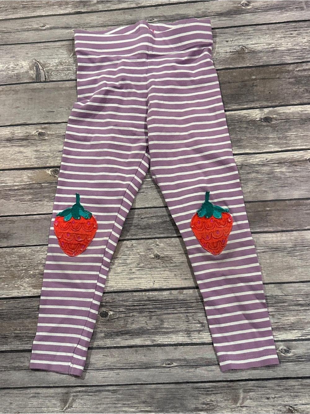 Mini Boden purple strawberry leggings fair for dingy area on back, size 5-6Y